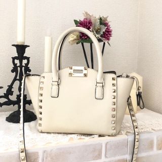 ヴァレンティノガラヴァーニ(valentino garavani)のmi-no様専用 美品 新宿伊勢丹購入 ヴァレンティノ ロックスタッズ (ハンドバッグ)