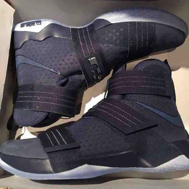 NIKE(ナイキ)のLEBRON SOLDIER 10 EP NAVY NIKE レブロンソルジャー スポーツ/アウトドアのスポーツ/アウトドア その他(バスケットボール)の商品写真