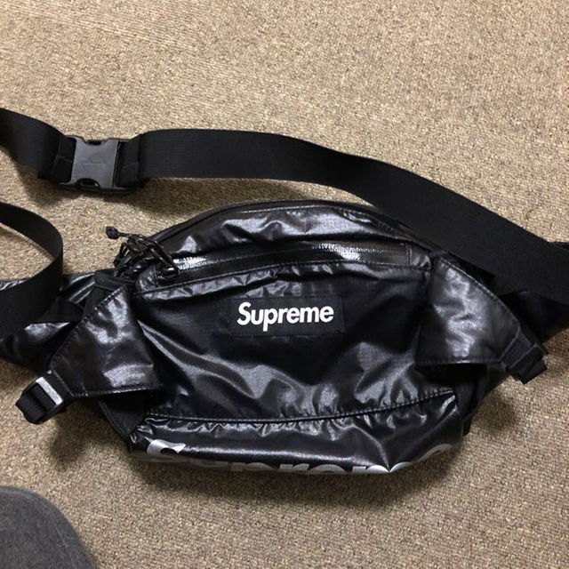 Supreme(シュプリーム)のsupreme 17fw waistbag black メンズのバッグ(ボストンバッグ)の商品写真