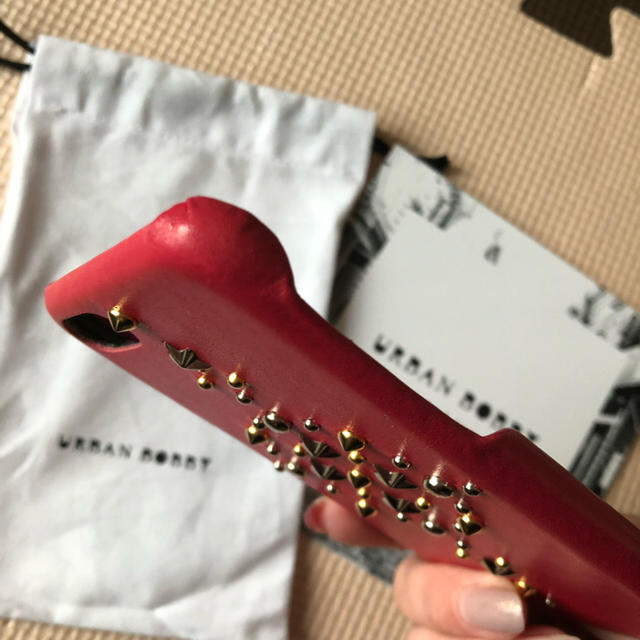 URBANBOBBY(アーバンボビー)の最URBAN BOBBY studs iPhone case iPhone7.8 スマホ/家電/カメラのスマホアクセサリー(iPhoneケース)の商品写真