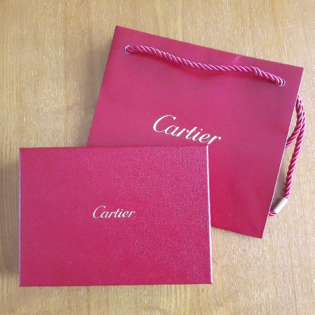 Cartier(カルティエ)のぴょん♥︎様専用●Cartier カルティエ●レターセット ショッパー付き インテリア/住まい/日用品の文房具(その他)の商品写真