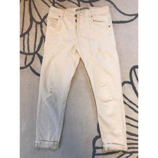 ザラ(ZARA)のZARA TRF ホワイトダメージデニム EUR36(9号)(デニム/ジーンズ)