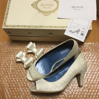 ヴェラウォン(Vera Wang)のリボン付【BENIR ベニル】ウエディングシューズ レース オープントゥ 7cm(ハイヒール/パンプス)