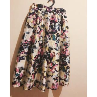 シマムラ(しまむら)の花柄 水彩 ミモレ丈スカート ピンク系 SNS人気 ★新品★ しまむら(ひざ丈スカート)