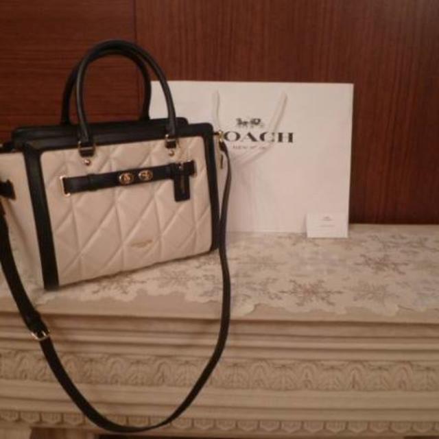 新品COACHコーチ スワッガーショルダーバッグハンドバッグ レディース