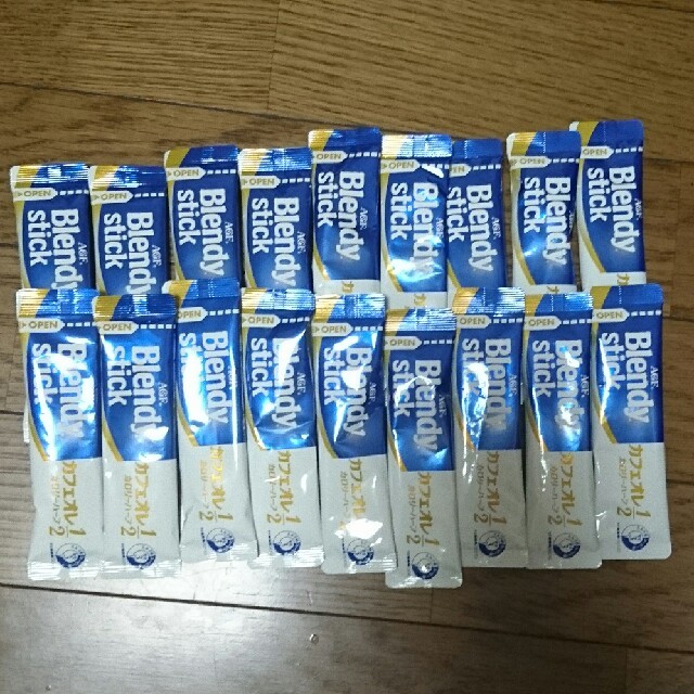 AGF(エイージーエフ)のせいちゃんさま専用 Blendy stick カフェオレ カロリーハーフ 18本 食品/飲料/酒の飲料(コーヒー)の商品写真