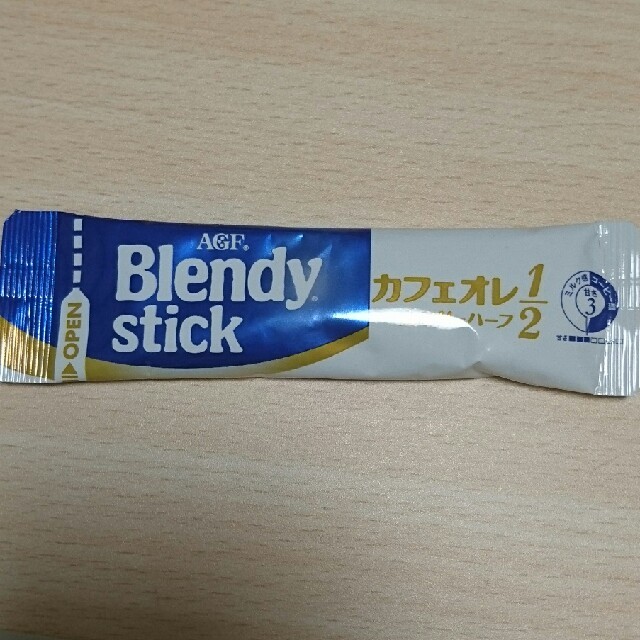 AGF(エイージーエフ)のせいちゃんさま専用 Blendy stick カフェオレ カロリーハーフ 18本 食品/飲料/酒の飲料(コーヒー)の商品写真