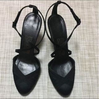 サルヴァトーレフェラガモ(Salvatore Ferragamo)の中古品美品♡サルバトーレフェラガモサテンバックストラップパンプス 36 C 黒(ハイヒール/パンプス)