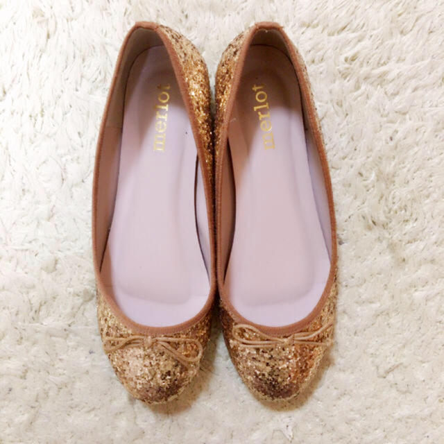merlot(メルロー)のmerlot ゴールド パンプス レディースの靴/シューズ(ハイヒール/パンプス)の商品写真