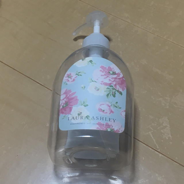 LAURA ASHLEY(ローラアシュレイ)の＊送料無料＊ LAURA ASHLEY ヤシノミ洗剤ボトル インテリア/住まい/日用品の日用品/生活雑貨/旅行(洗剤/柔軟剤)の商品写真