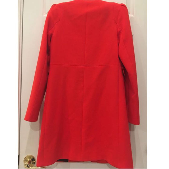 ZARA(ザラ)のZARA 赤 コート レディースのジャケット/アウター(ロングコート)の商品写真
