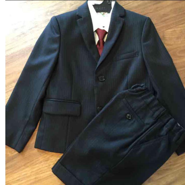 BURBERRY(バーバリー)のあきさん専用 バーバリー スーツ 120 キッズ/ベビー/マタニティのキッズ服男の子用(90cm~)(ドレス/フォーマル)の商品写真