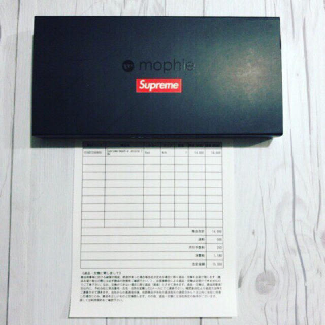 Supreme(シュプリーム)のsupreme モバイルバッテリー スマホ/家電/カメラのスマートフォン/携帯電話(バッテリー/充電器)の商品写真