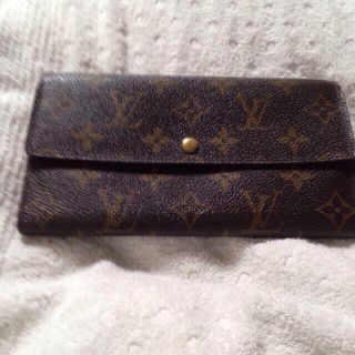 ルイヴィトン(LOUIS VUITTON)のビトン長財布(財布)