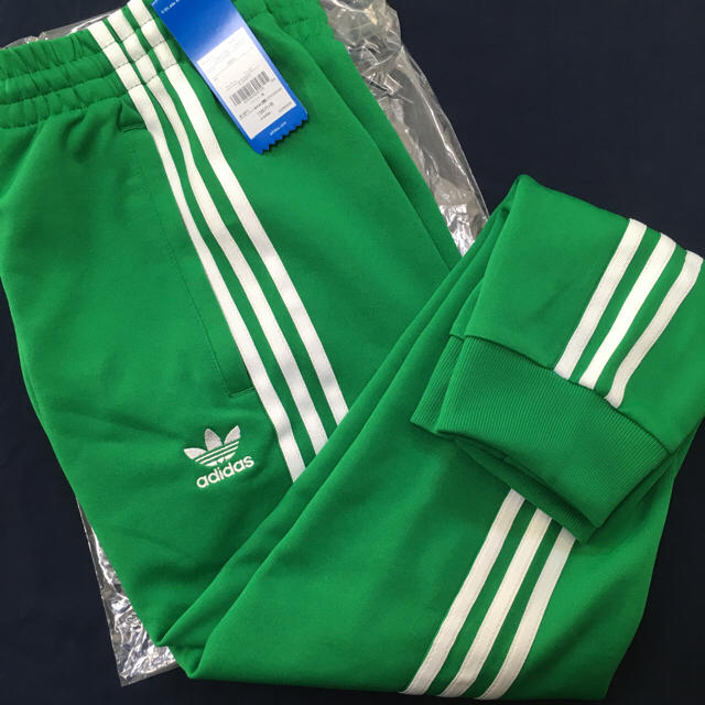 adidas アディダスオリジナルス トラックパンツ グリーン 国内正規品 新品未使用品の通販 by ユウ's shop｜アディダスならラクマ