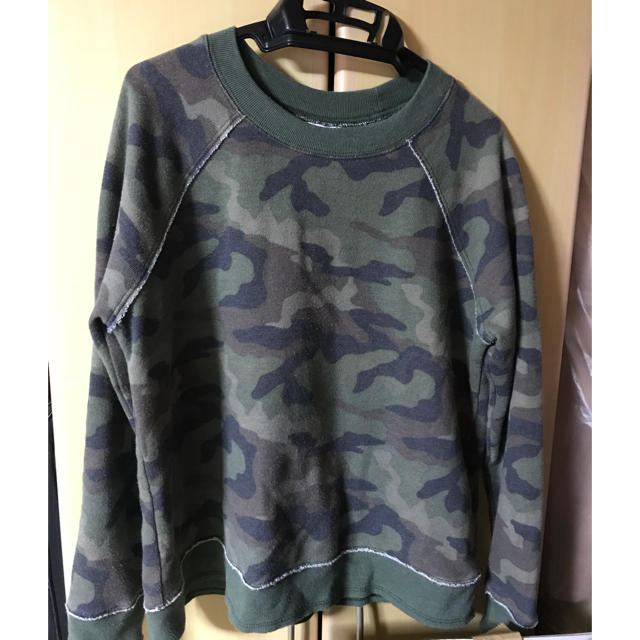 American Eagle(アメリカンイーグル)のアメリカンイーグル AEO トップス カモフラ柄 美品 レディースのトップス(カットソー(長袖/七分))の商品写真