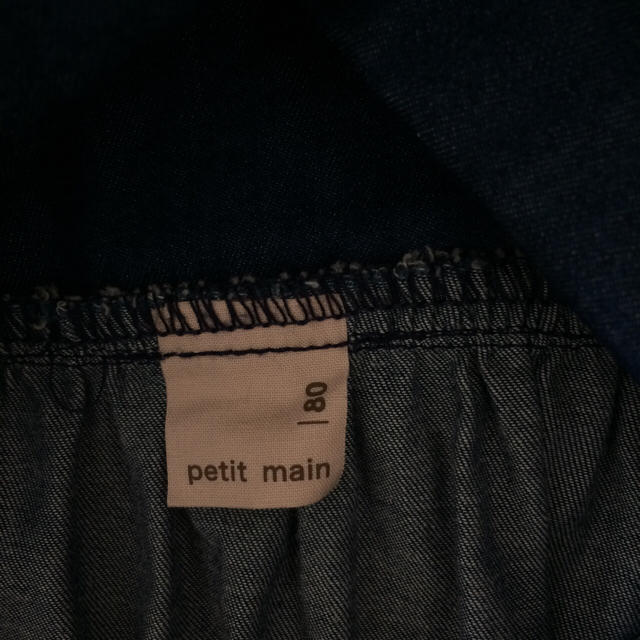 petit main(プティマイン)のpetit main デニムワンピース キッズ/ベビー/マタニティのベビー服(~85cm)(ワンピース)の商品写真