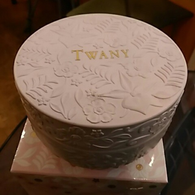 TWANY(トワニー)のトワニーレジウィール　アロマボディクリーム コスメ/美容のボディケア(ボディクリーム)の商品写真