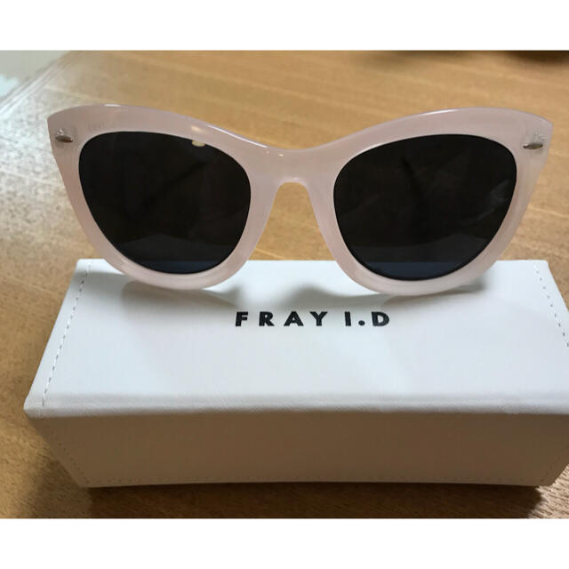 FRAY I.D(フレイアイディー)のFRAYI.D サングラス レディースのファッション小物(サングラス/メガネ)の商品写真