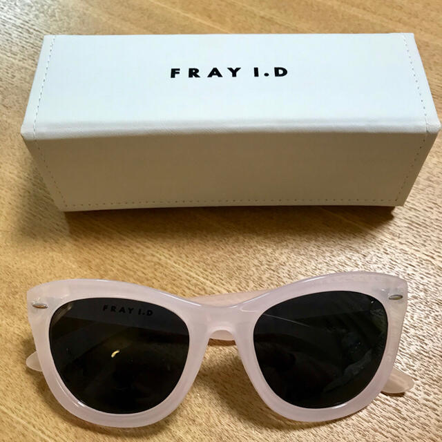 FRAY I.D(フレイアイディー)のFRAYI.D サングラス レディースのファッション小物(サングラス/メガネ)の商品写真