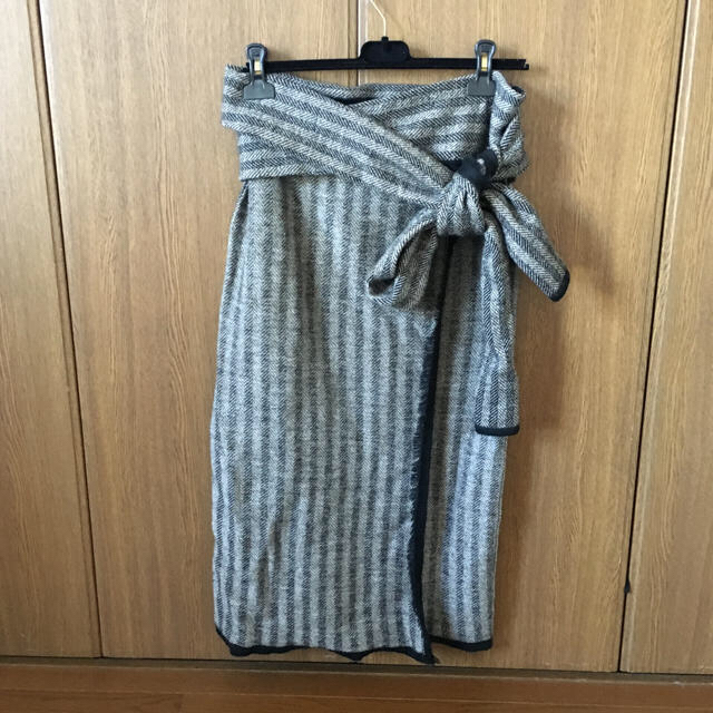 2/2までの出品TANラップスカート レディースのスカート(ひざ丈スカート)の商品写真