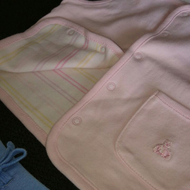 babyGAP(ベビーギャップ)のbabyGAP*ベスト*スカート*6-12months*セット*GAP* キッズ/ベビー/マタニティのベビー服(~85cm)(その他)の商品写真