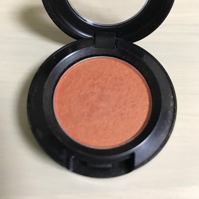 MAC(マック)の美品 ♡ MAC アイシャドウ コーラルオレンジ コスメ/美容のベースメイク/化粧品(アイシャドウ)の商品写真