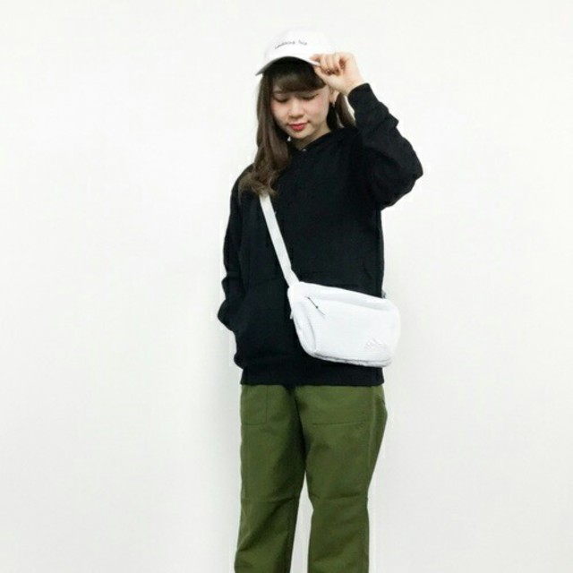 moussy(マウジー)のMOUSSY×adidas サコッシュ ホワイト 新品タグ付き レディースのバッグ(その他)の商品写真