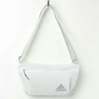 マウジー(moussy)のMOUSSY×adidas サコッシュ ホワイト 新品タグ付き(その他)