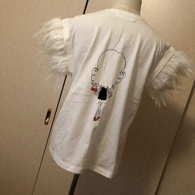 Nina mew(ニーナミュウ)のNinamew  フェザー付きTシャツ レディースのトップス(Tシャツ(半袖/袖なし))の商品写真