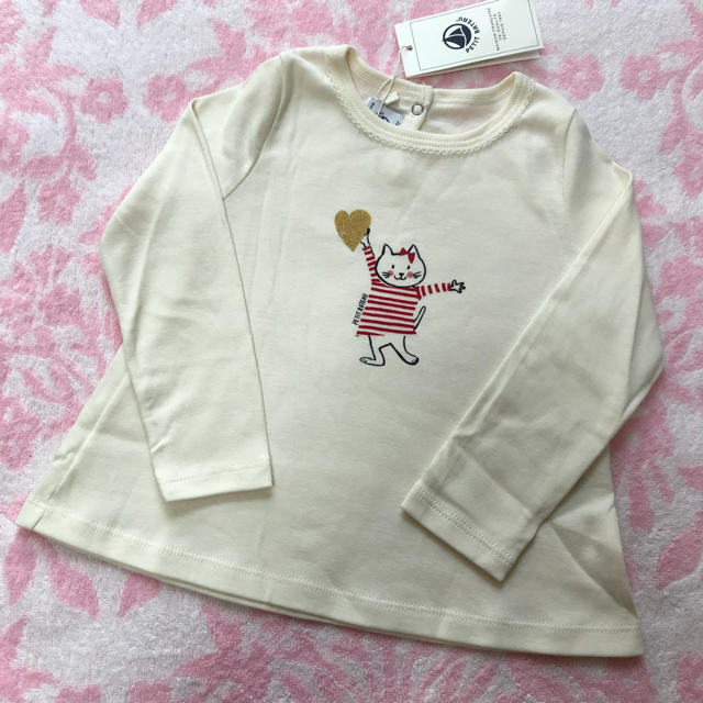 PETIT BATEAU(プチバトー)の【ぽん様専用】新品 プチバトー♡ 裏起毛プリントカットソー ねこ 24m 86 キッズ/ベビー/マタニティのベビー服(~85cm)(シャツ/カットソー)の商品写真