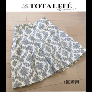 ラトータリテ(La TOTALITE)の【1回着用】La TOTALITE ラトータリテ スカート グレー ダスマルク(ひざ丈スカート)