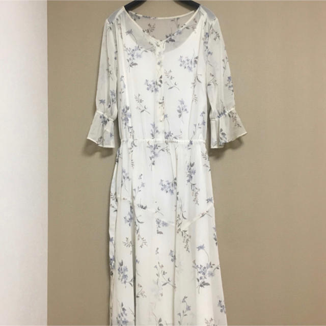 アプワイザーリッシェ 花柄ロングワンピース 白 | フリマアプリ ラクマ