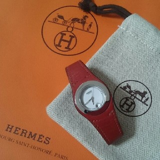 エルメス(Hermes)の土、日限定⤴️エルメス アーネ I刻印　綺麗なレッドがおしゃれです♪(腕時計)