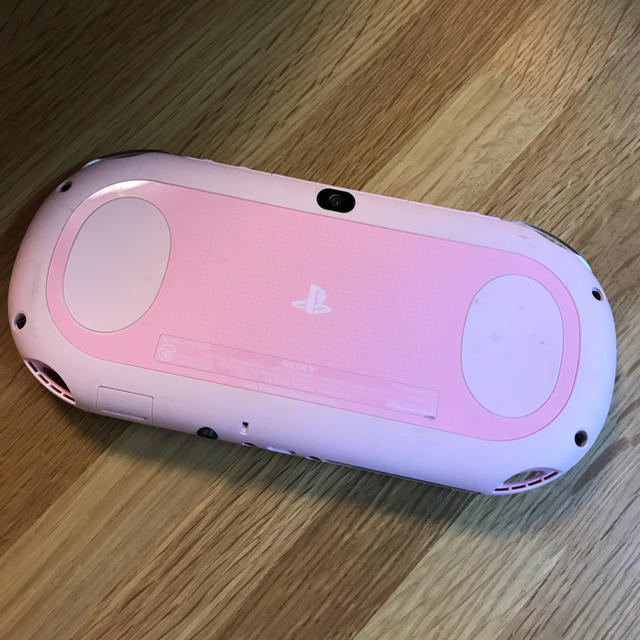 PlayStation Vita(プレイステーションヴィータ)のPSVITA 2000型 ホワイト×ピンク エンタメ/ホビーのゲームソフト/ゲーム機本体(携帯用ゲーム機本体)の商品写真