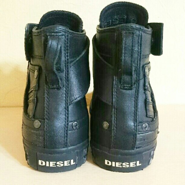 DIESEL(ディーゼル)のDIESELレディーススニーカー レディースの靴/シューズ(スニーカー)の商品写真