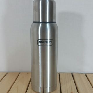 スタンレー(Stanley)の■新品　未使用■STANLEY スタンレー　真空ボトル　1L　水筒　シルバー(食器)