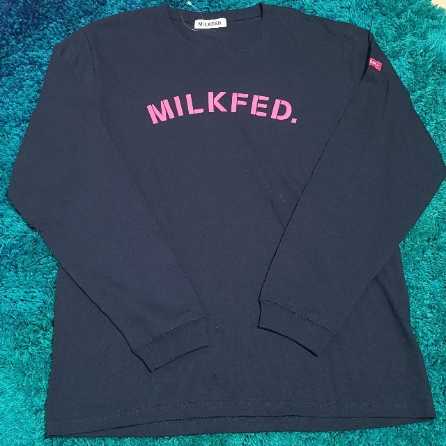 MILKFED.(ミルクフェド)のMILKFED.★新品オーバーｻｲｽﾞロゴ入りロンＴ★Ｆネイビー レディースのトップス(Tシャツ(長袖/七分))の商品写真