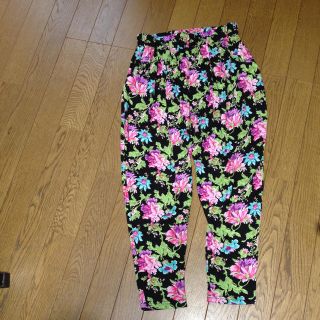 スプレイ(SpRay)の花柄サルエルパンツ(サルエルパンツ)