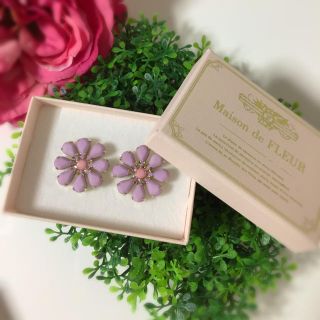 メゾンドフルール(Maison de FLEUR)の※定価以下☆新品・箱付☆メゾンドフルール☆マットフラワーイヤリング（パープル）☆(イヤリング)