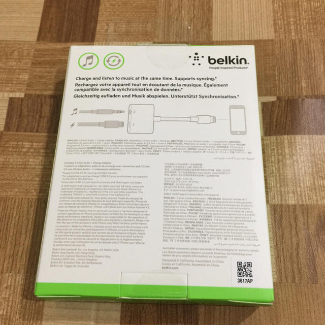 Apple(アップル)の【送料無料】BELKIN Lightningオーディオ + 充電アダプタ スマホ/家電/カメラのテレビ/映像機器(映像用ケーブル)の商品写真