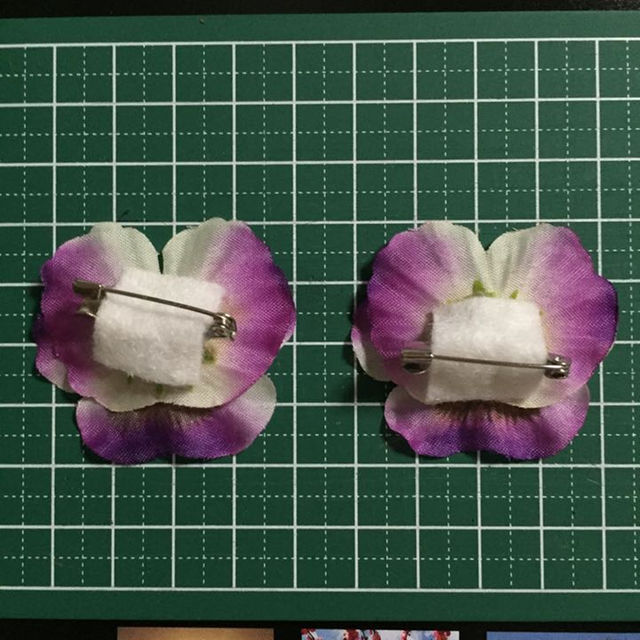 パンジー コサージュ 紫 ハンドメイドのアクセサリー(コサージュ/ブローチ)の商品写真