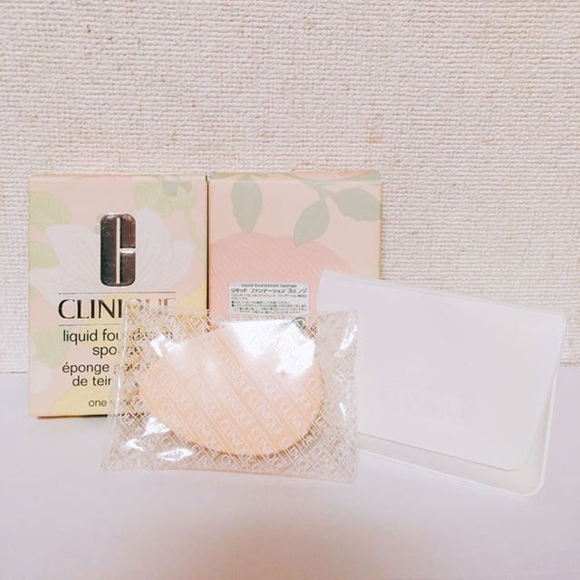 CLINIQUE(クリニーク)の【2個セット】CLINIQUE リキッドファンデーション スポンジ コスメ/美容のキット/セット(コフレ/メイクアップセット)の商品写真