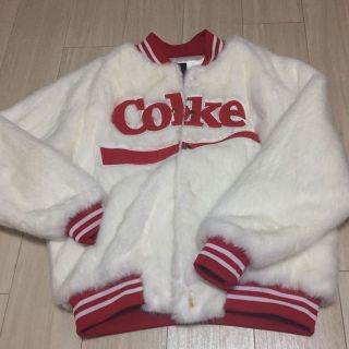 ジョイリッチ(JOYRICH)のJOYRICHホワイトレッドCOKEフェイクファーブルゾン男女兼用(ブルゾン)