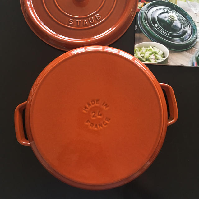 STAUB(ストウブ)のストウブ シナモン 24 美品 インテリア/住まい/日用品のキッチン/食器(鍋/フライパン)の商品写真