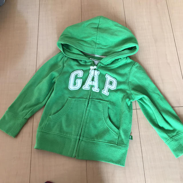 babyGAP(ベビーギャップ)のGAP ジップアップパーカー90 キッズ/ベビー/マタニティのキッズ服女の子用(90cm~)(ジャケット/上着)の商品写真