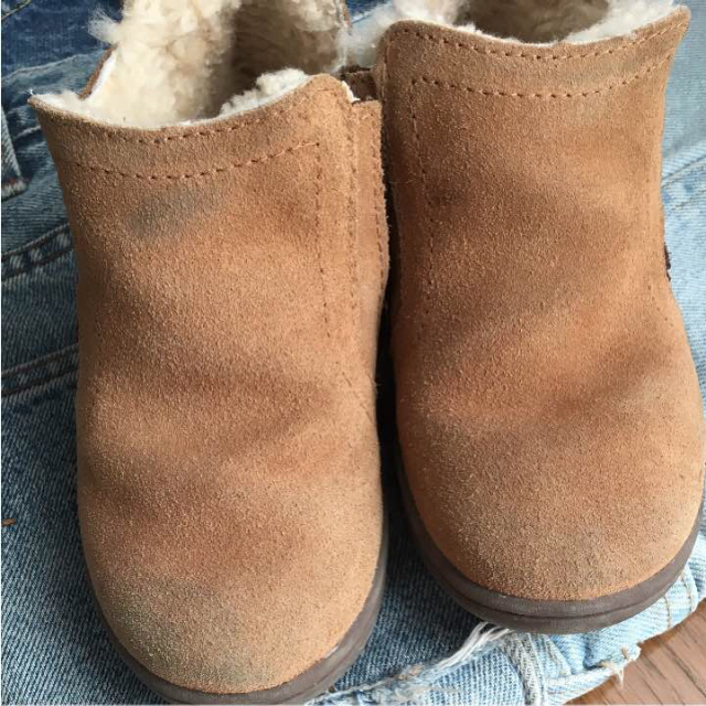 UGG(アグ)のugg ブーツ キッズ/ベビー/マタニティのキッズ靴/シューズ(15cm~)(ブーツ)の商品写真