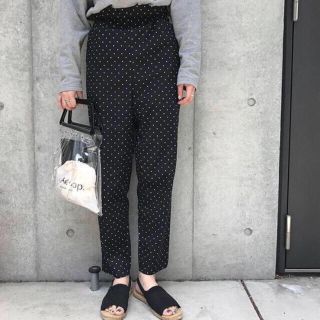 ザラ(ZARA)のZARA ドット テーパードパンツ(カジュアルパンツ)