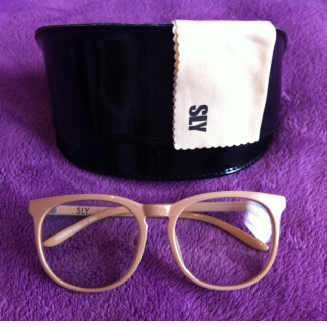 SLY(スライ)のsly スライベージュダテ眼鏡 レディースのファッション小物(サングラス/メガネ)の商品写真