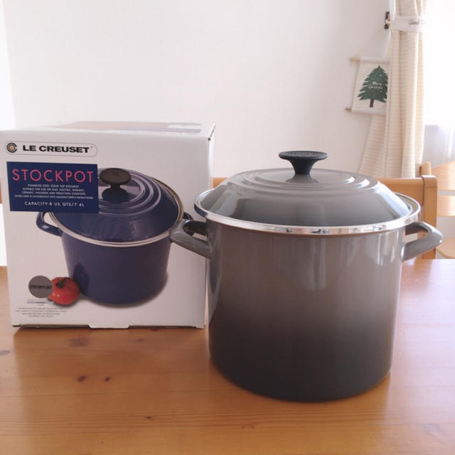 LE CREUSET(ルクルーゼ)の1度使用＊ル・クルーゼ ストックポット オイスターグレー インテリア/住まい/日用品のキッチン/食器(鍋/フライパン)の商品写真